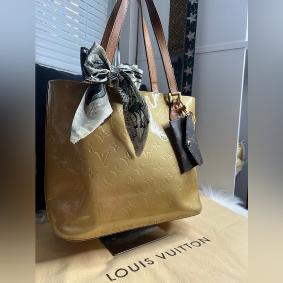Authentic Louis Vuitton Vernis Handbag - Picture 3 of 17